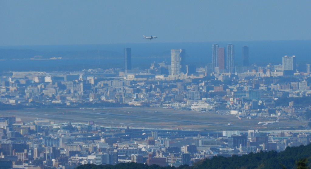 福岡空港R34へランディングの飛行機　4
