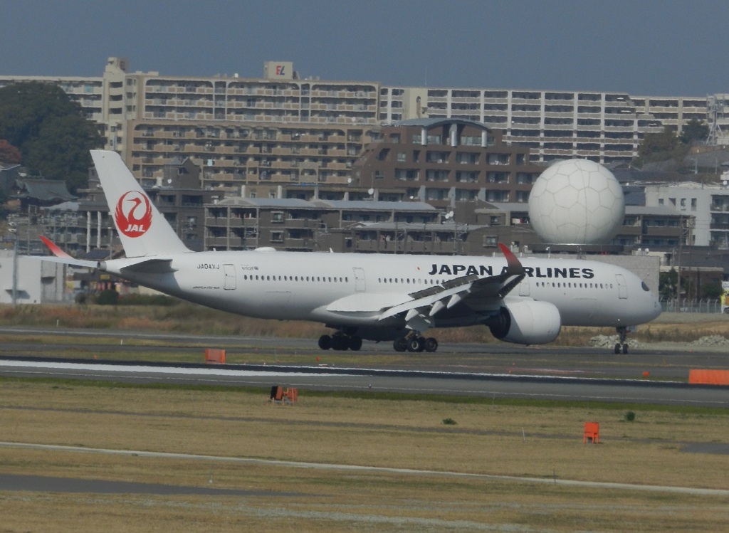 JAL  A350　福岡空港ランディング　2