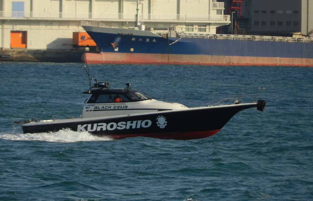 関門海峡を航行の船　4