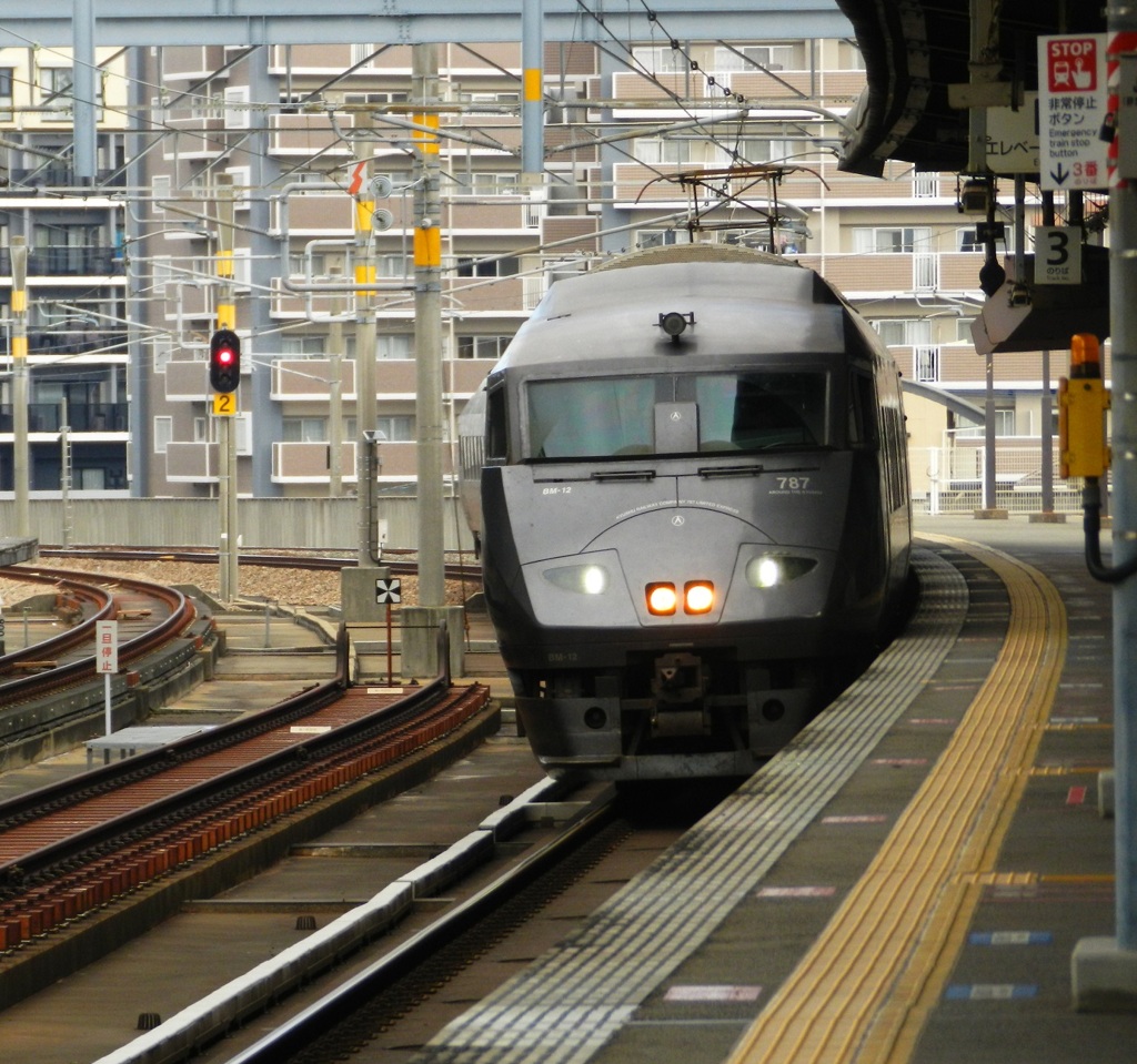 千早駅を通過の787系きらめき　2