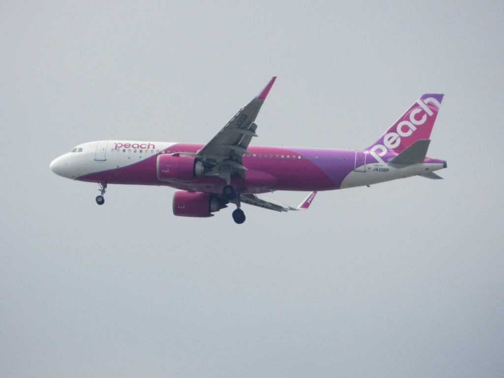 福岡空港へランディングのPEACH