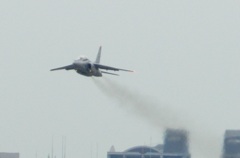 福岡空港を離陸の航空自衛隊　T-4　1 