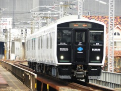 千早～箱崎を通過の819系