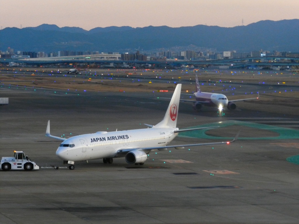 夕暮れの福岡空港　③