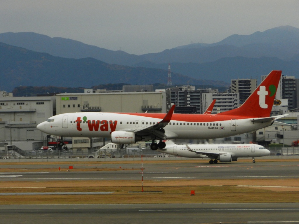 福岡空港へランディング　tway B737-800
