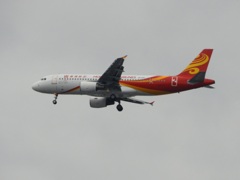 福岡空港へランディングの香港航空