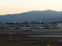 夕暮れの福岡空港　⑤