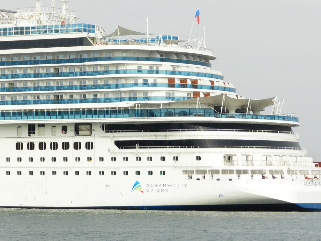 博多港に寄港のADORA MAGIC CITY　4