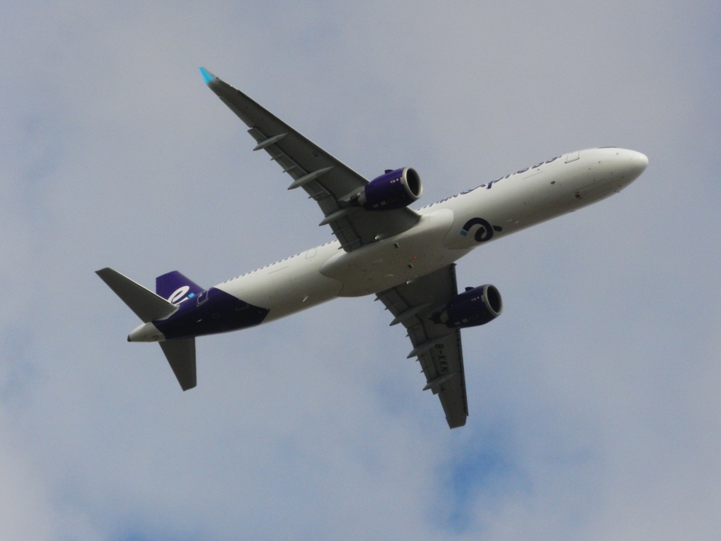 福岡空港香港エクスプレス　A321の離陸　1