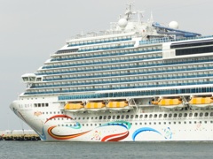 博多港に寄港のADORA MAGIC CITY　3