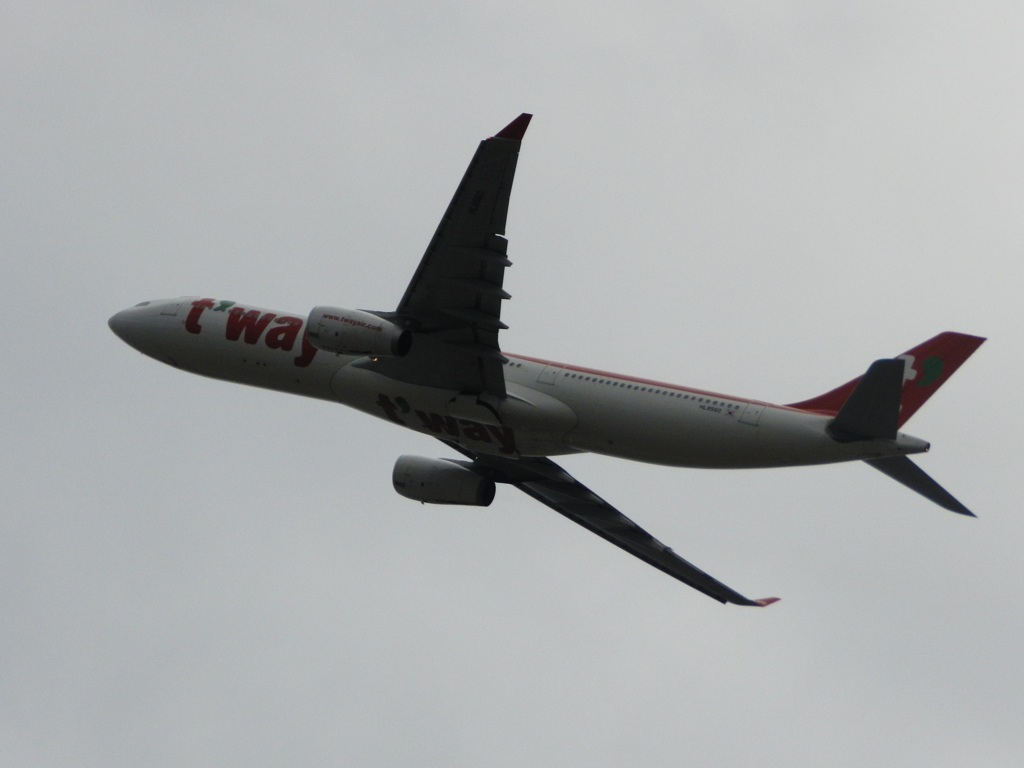 福岡空港を離陸のt-way  A330  2