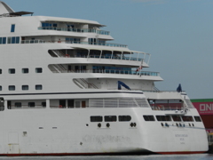 博多港に寄港するMITSUI OCEAN FUJI　3