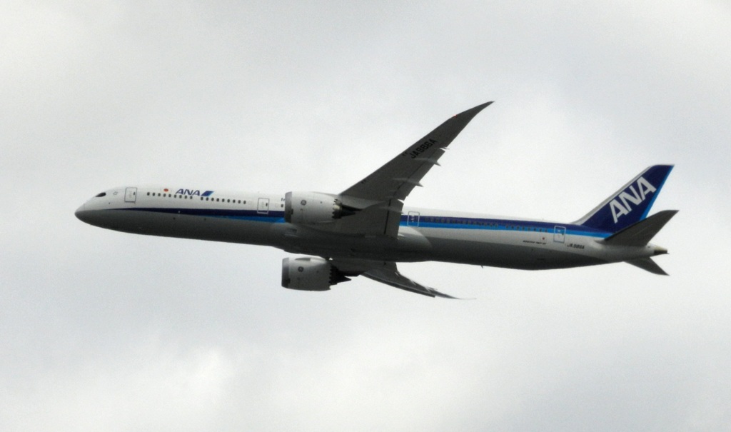 ANA  B787-10  JA986A　福岡空港離陸