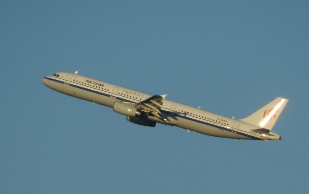 福岡空港R34から離陸の飛行機　1