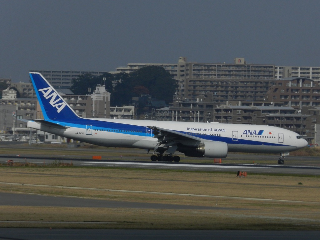 ANA B777-200 福岡空港ランディング　2
