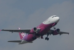 PEACH A320  福岡空港離陸