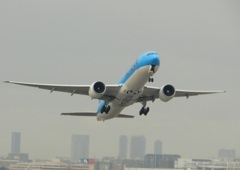 福岡空港　KOREAN AIR A330の離陸　1