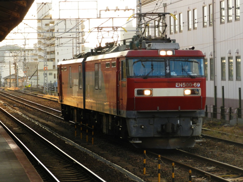 下関駅を通過のEH500機関車　1