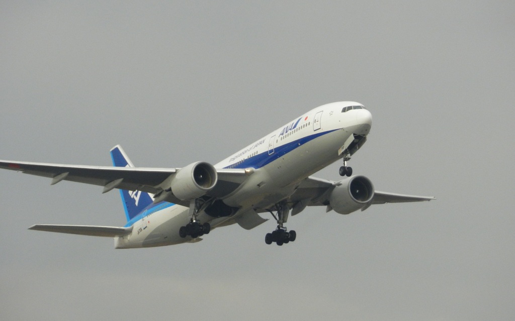 福岡空港　ANA B777-200離陸　1