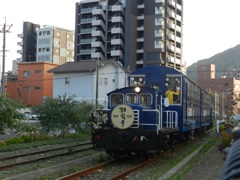 門司港を走る潮風号レトロ列車　1