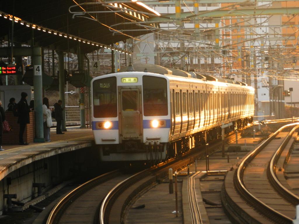 スペースワールド駅に入線の415系1500番台　③