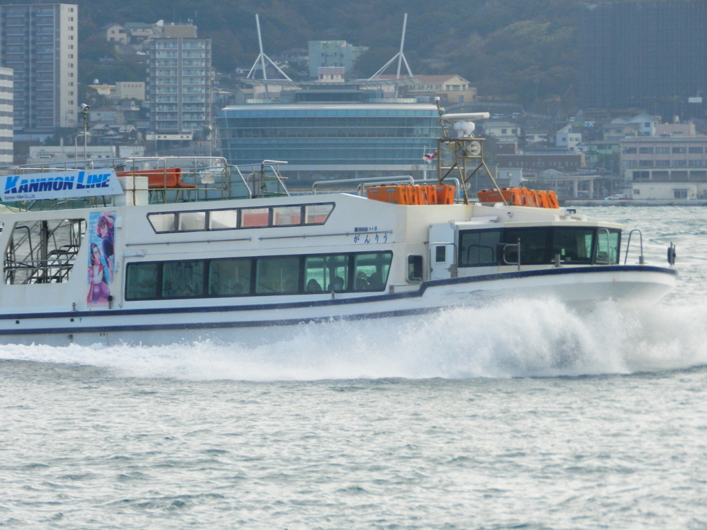 関門海峡を航行する船舶　8