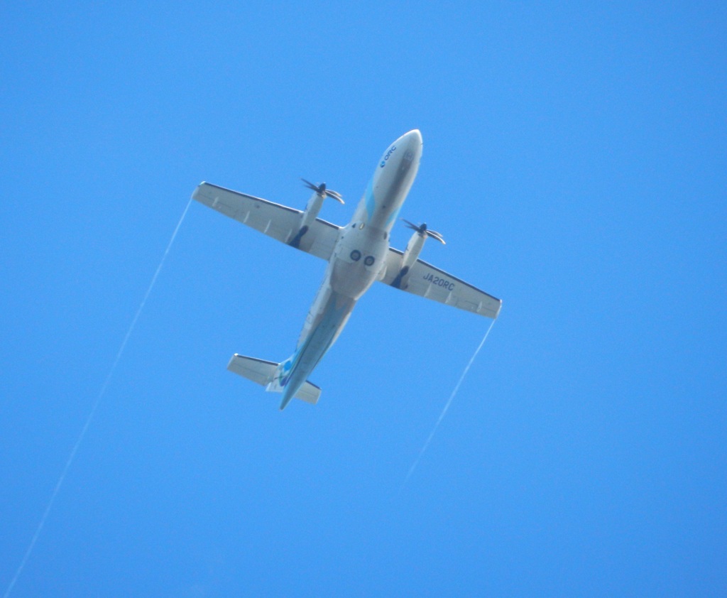 佐賀基山山頂より見える天草エアラインATR42