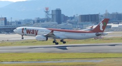 Tway A330-300  福岡空港ランディング　2