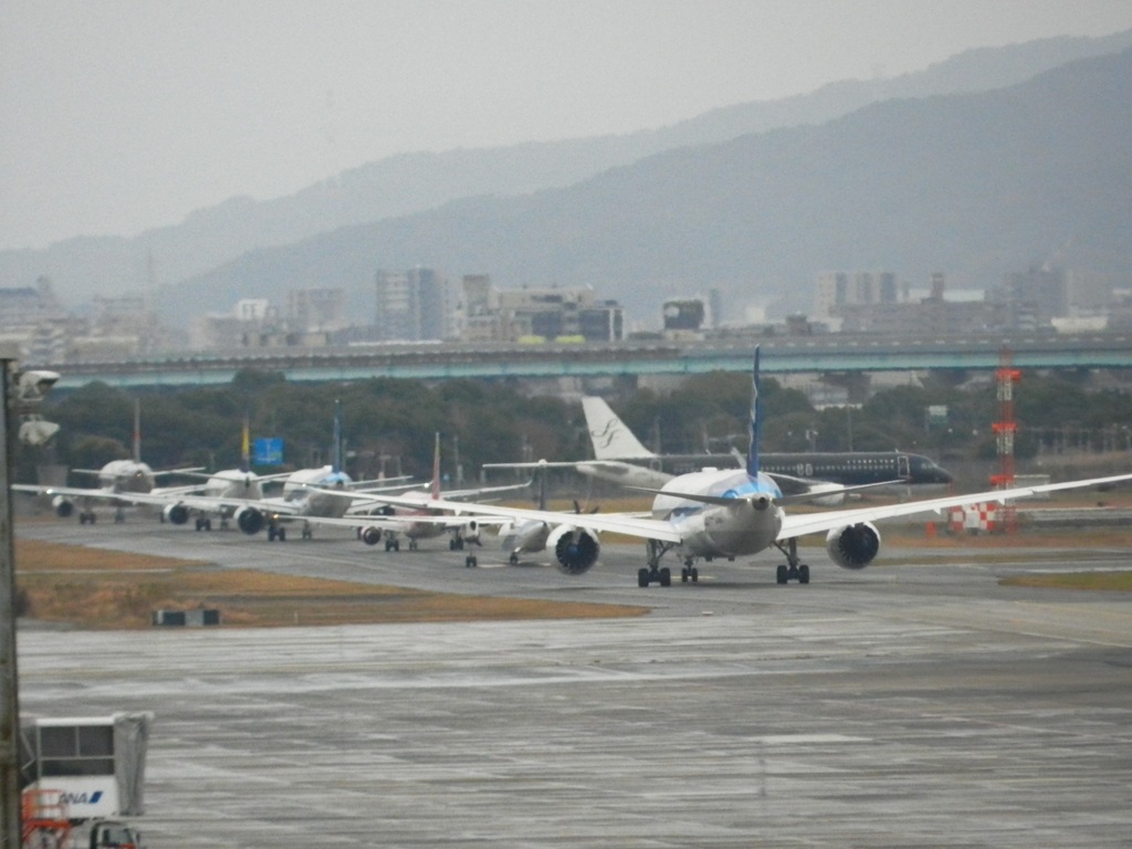 福岡空港　離陸待ちの並び