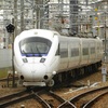 吉塚駅を通過の885系ソニック