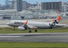 ジェットスタージャパン　A320　福岡空港ランディング