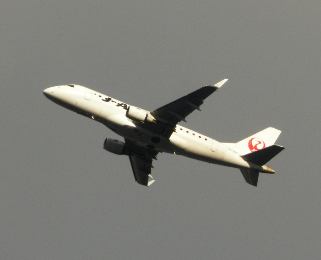 福岡空港離陸のJ-AIR E170