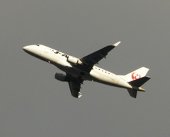 福岡空港離陸のJ-AIR E170