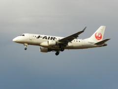 J-AIR E170　福岡空港ランディング