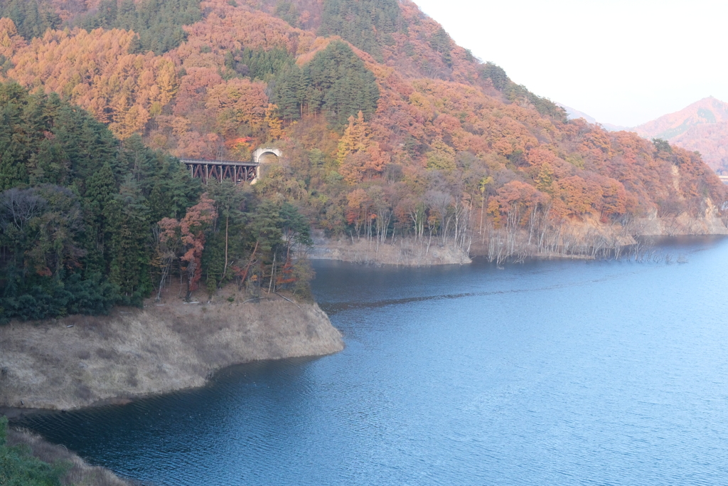 八ッ場ダム周辺の山肌