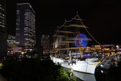 灯火の港、静かな航跡