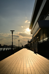 光のボードウォーク