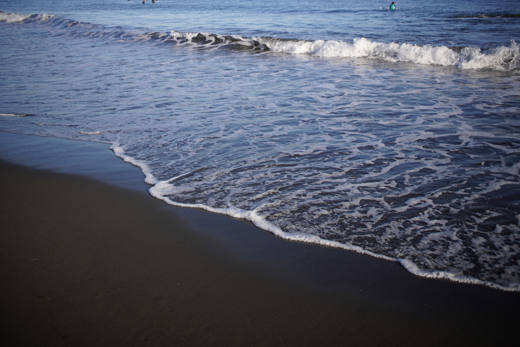 波がサワサワと鳴る時