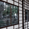 見えずとも雪見窓