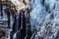 凍てつく滝