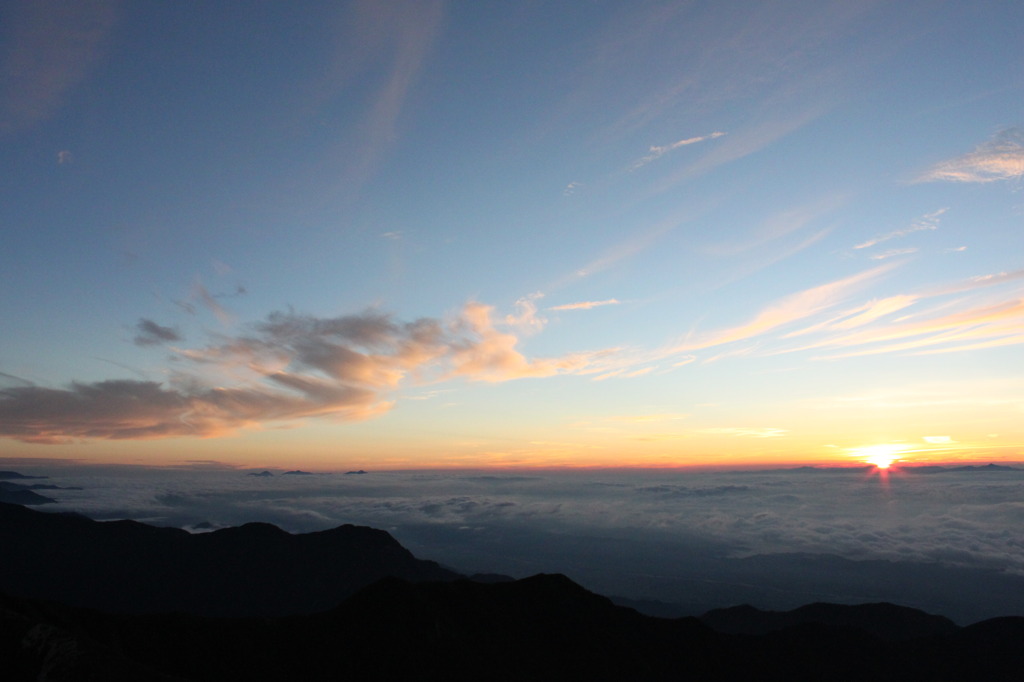 常念岳山頂からの御来光