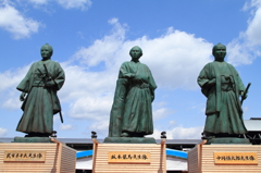三志士像