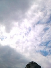 雲の向こうに太陽