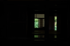 浮かび上がる