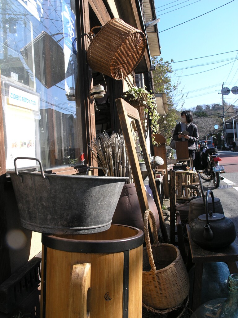 鎌倉・骨董屋のある通り