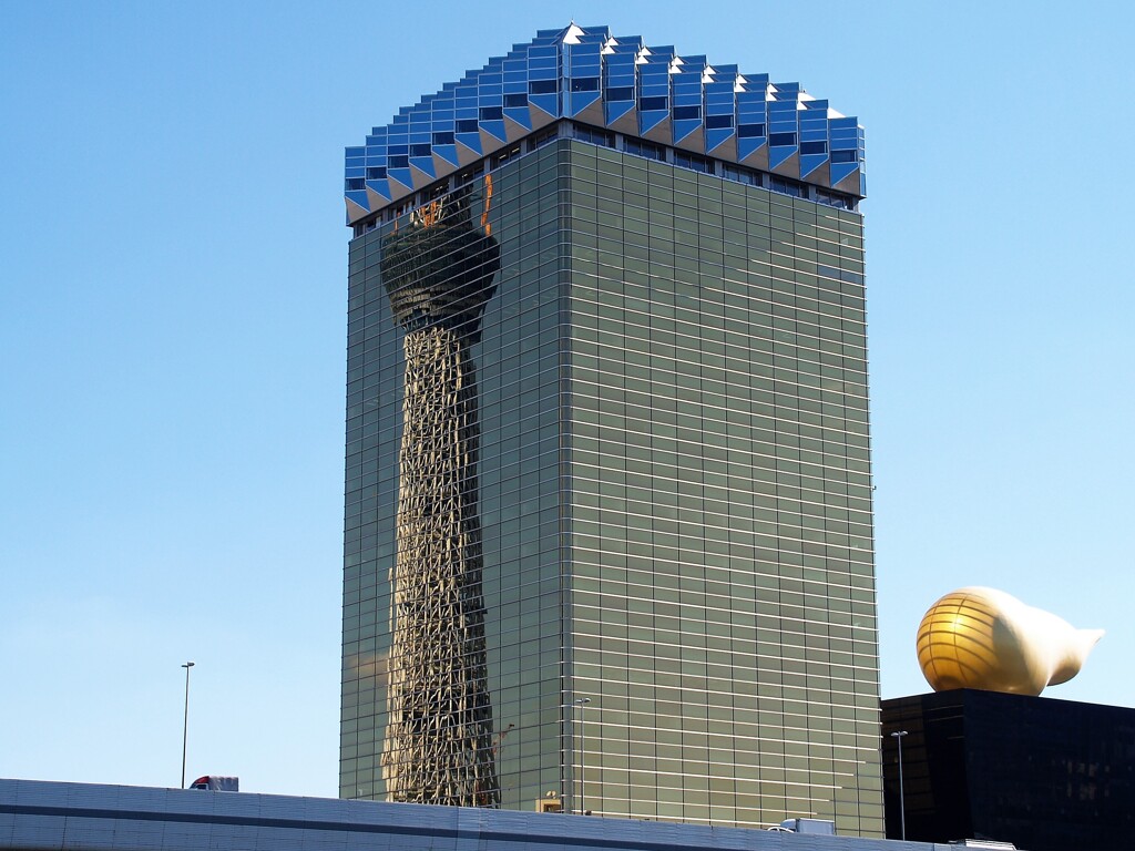 蔵出し　ビールジョッキの中のツリー