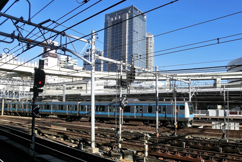 スカイブルーの京浜東北線