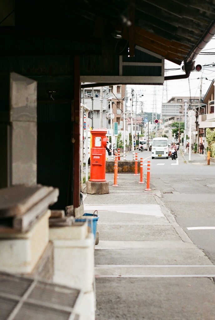 film…佇む赤いポスト