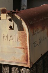 錆びたメールボックス
