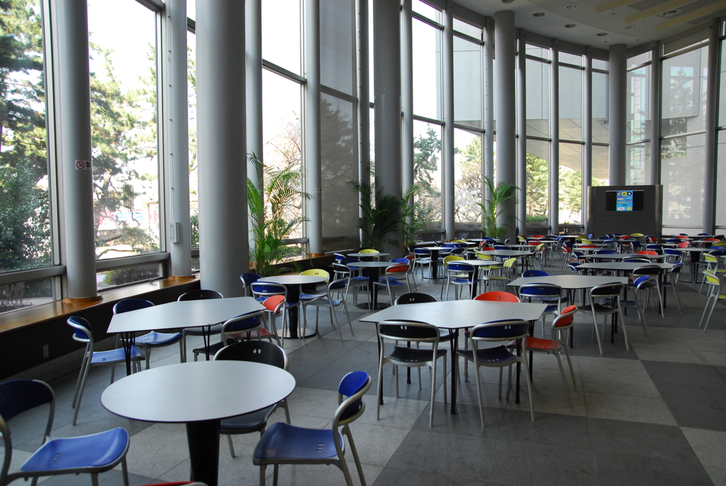 学生は春休み中